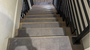 https://d31j9hgdva1w9a.cloudfront.net/muddymatcom/main-page/reviews/stair-treads-comment-5.webp