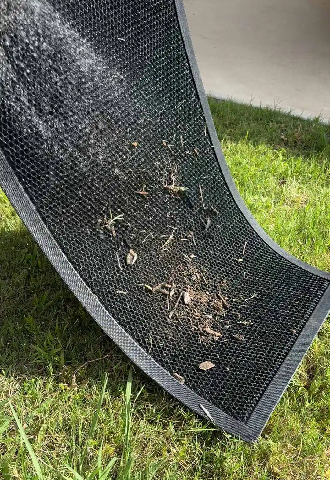 “Great design—scrapes and traps debris effectively”